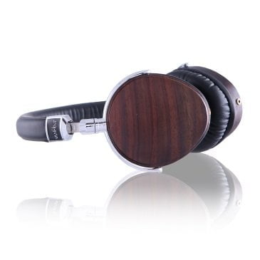 Woodz headphones liggend