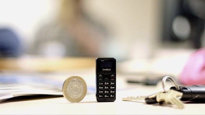 Kleinste telefoon ter wereld 15