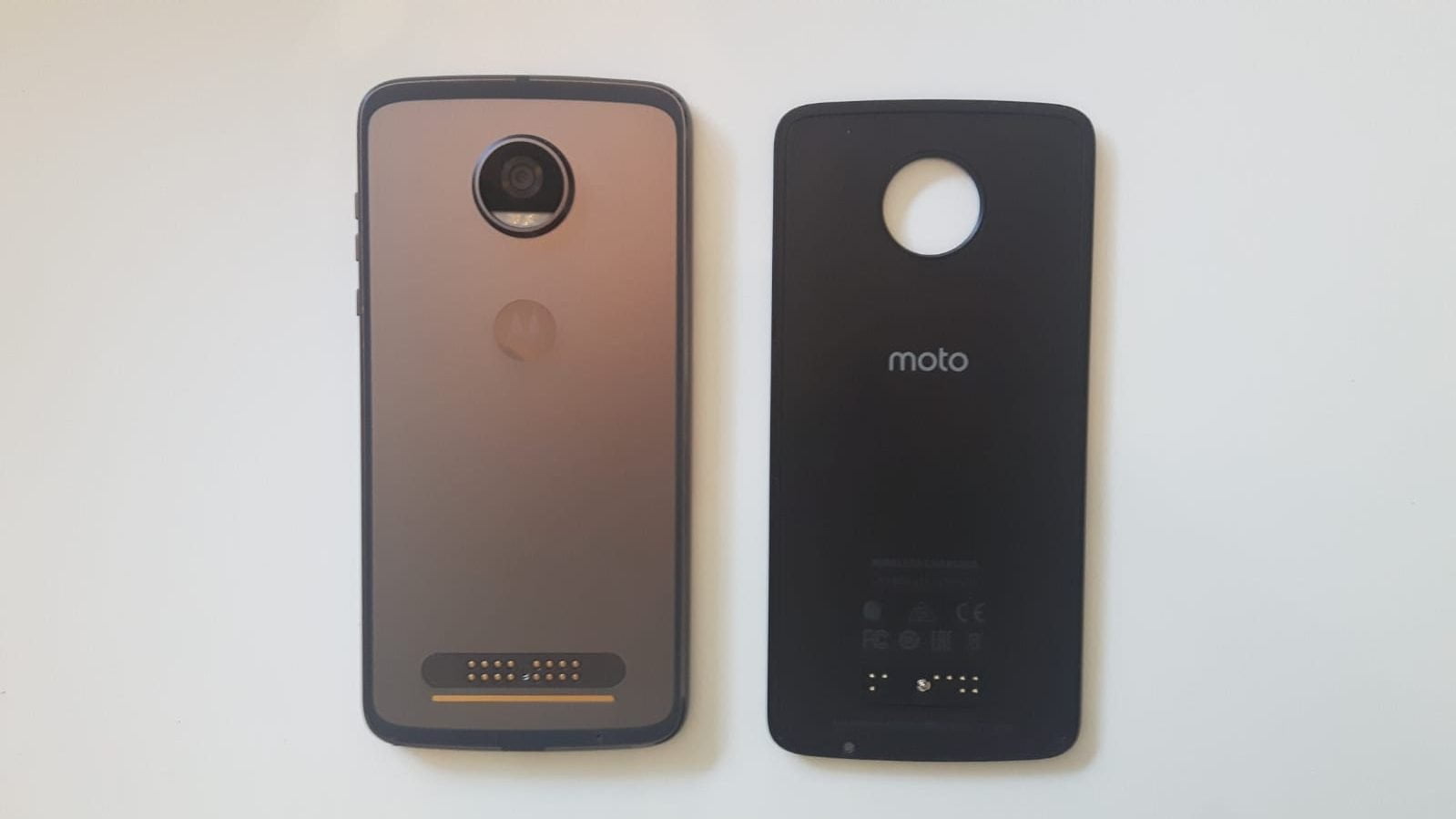Motorola Moto Z2 Play - telefoon met extra's 1