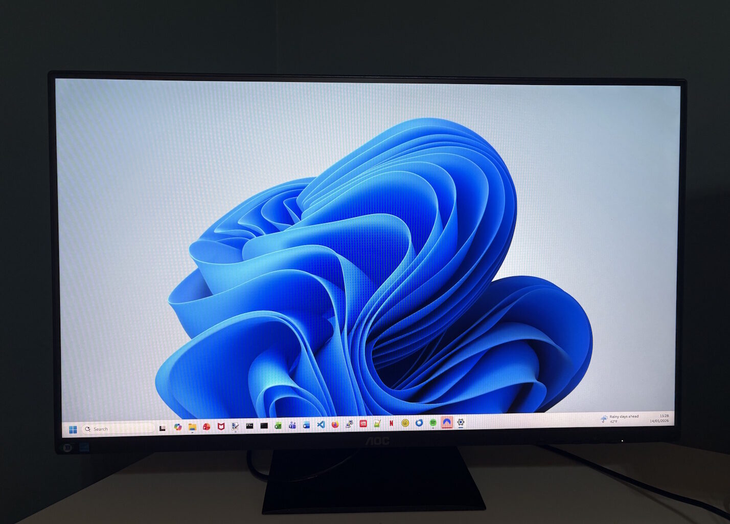 AOC 27E4u is een goede keus voor een zakelijke thuis monitor 43