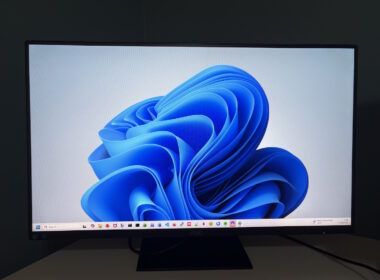 AOC 27E4u is een goede keus voor een zakelijke thuis monitor 1